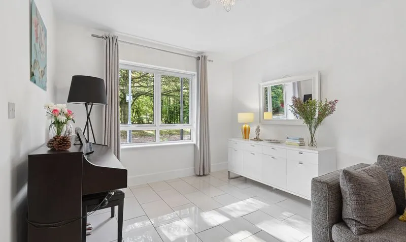 Redwood Drive, Epsom, KT19, photo 12