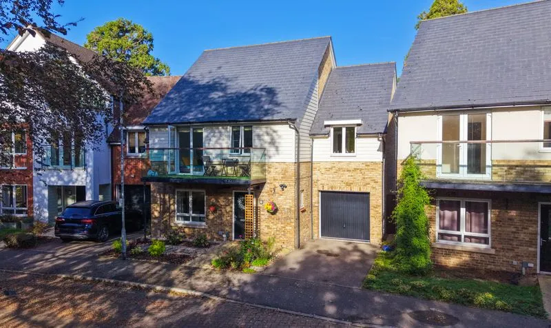 4 bed house for sale, Redwood Drive, Epsom, KT19
