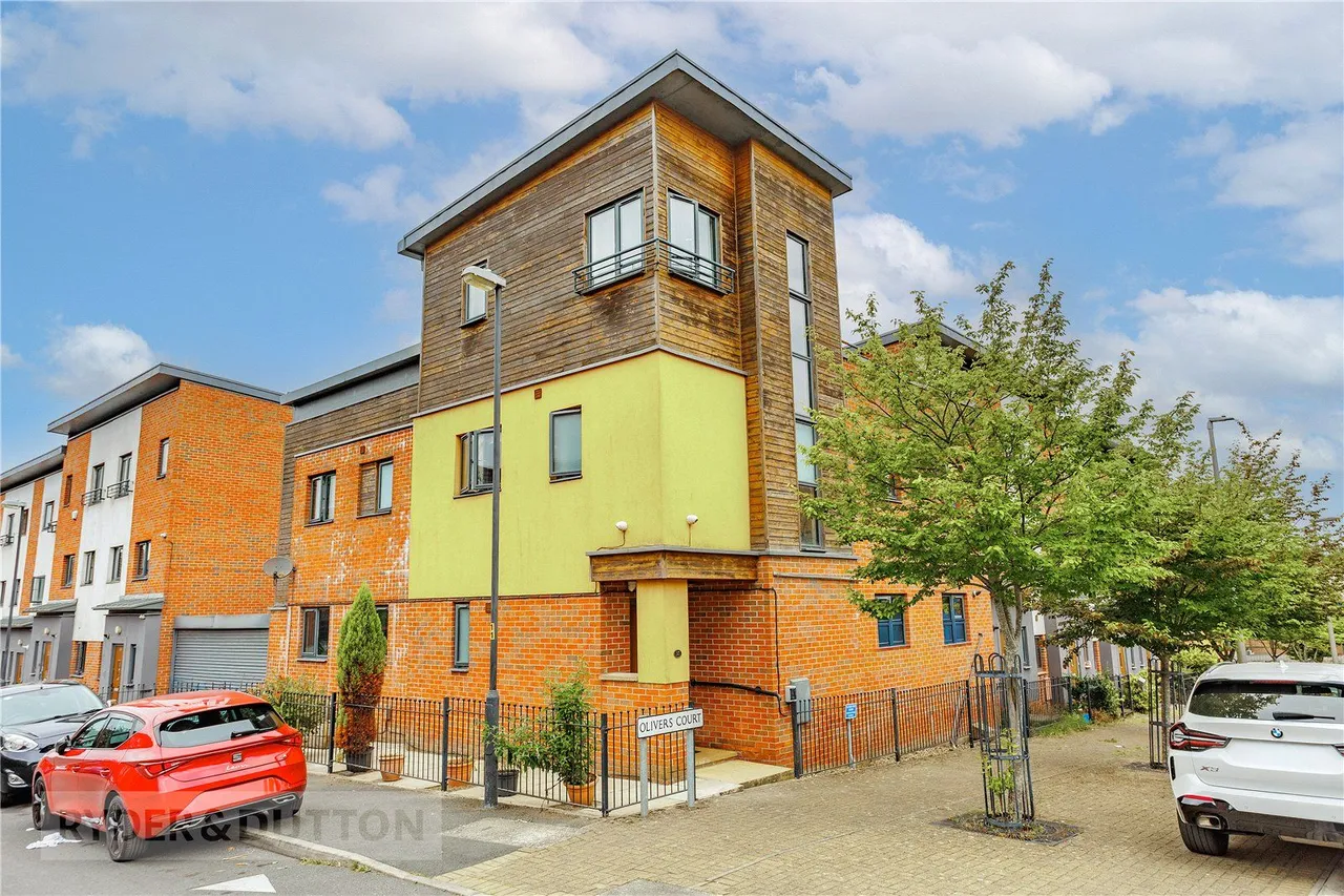 5 bed house for sale, Olivers Court, Oldham, OL9