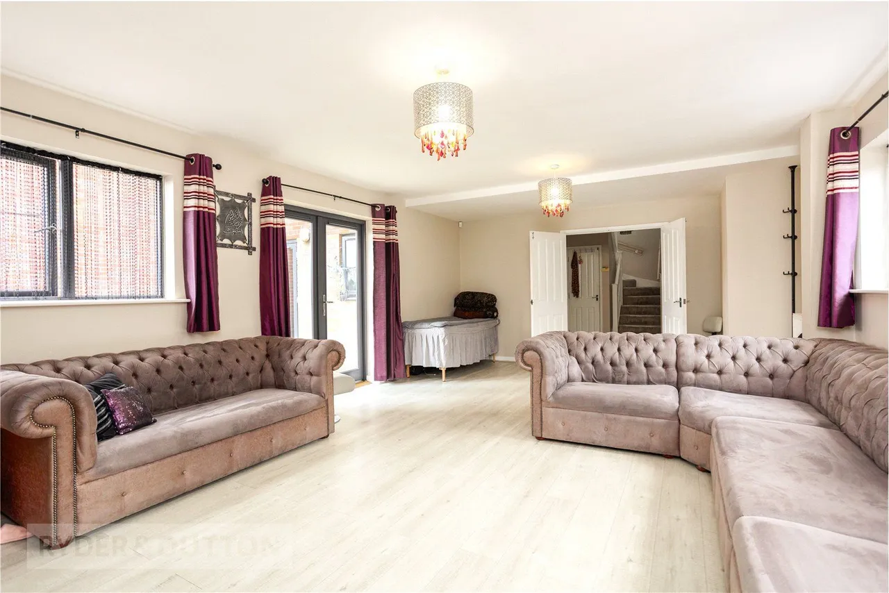 Olivers Court, Oldham, OL9, photo 8