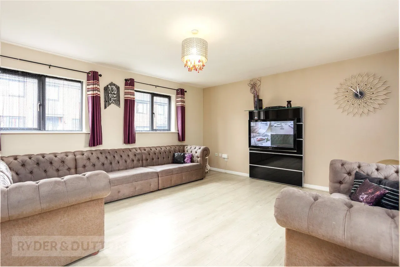 Olivers Court, Oldham, OL9, photo 6