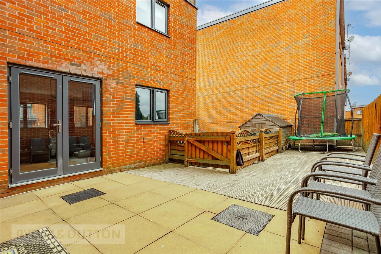 Olivers Court, Oldham, OL9, photo 25