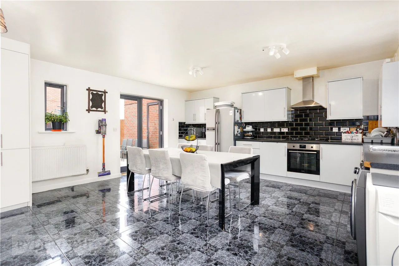 Olivers Court, Oldham, OL9, photo 9