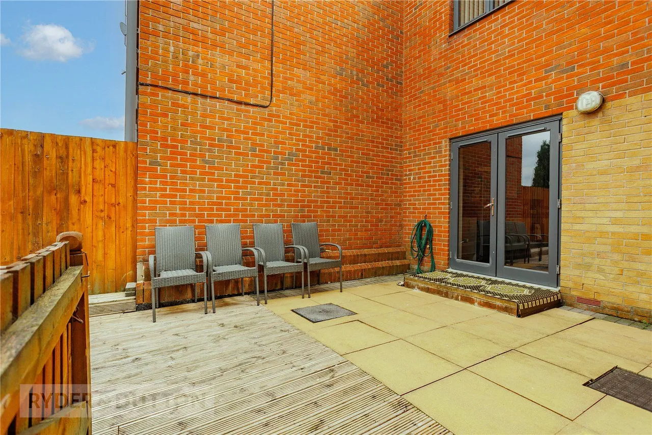 Olivers Court, Oldham, OL9, photo 26