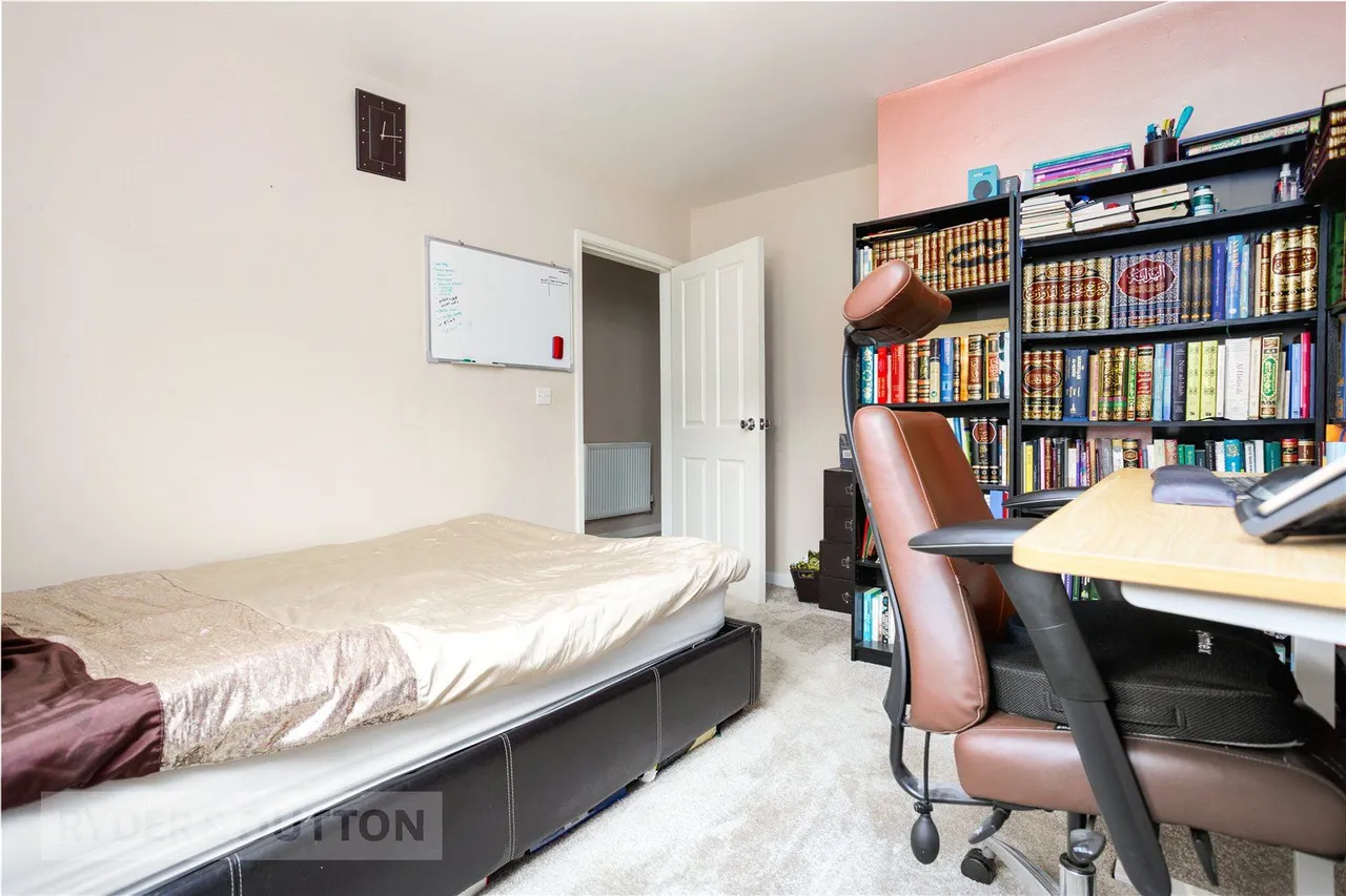 Olivers Court, Oldham, OL9, photo 18