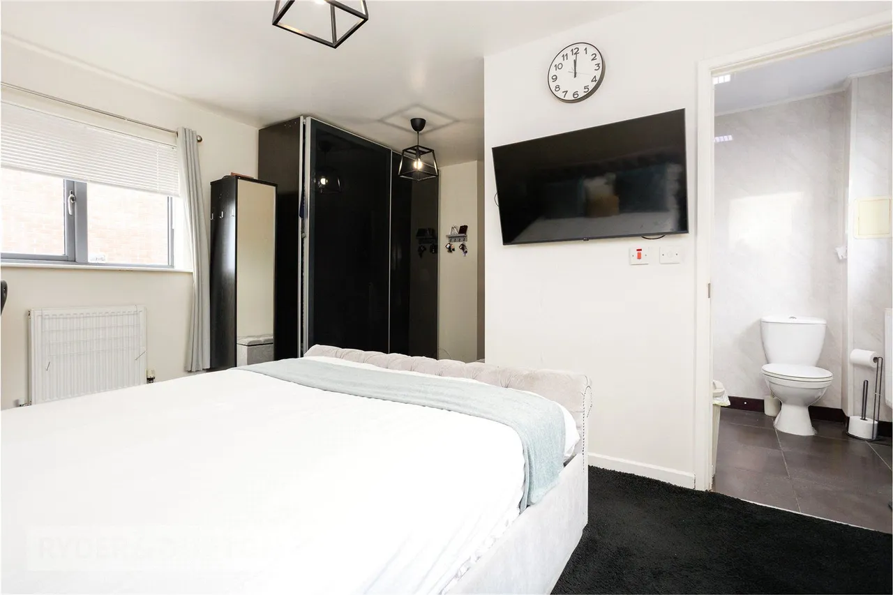 Olivers Court, Oldham, OL9, photo 13