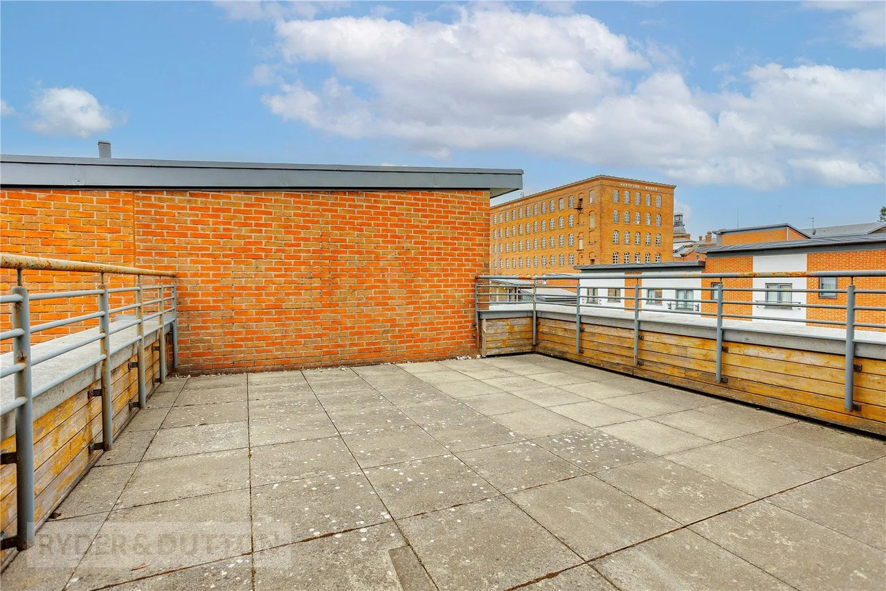 Olivers Court, Oldham, OL9, photo 24