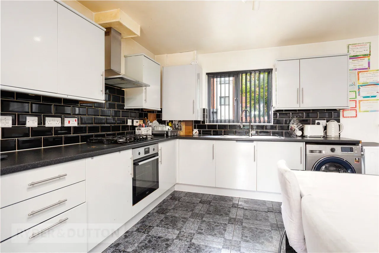 Olivers Court, Oldham, OL9, photo 10