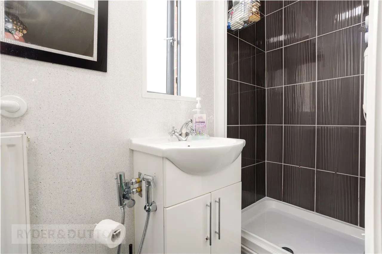 Olivers Court, Oldham, OL9, photo 5