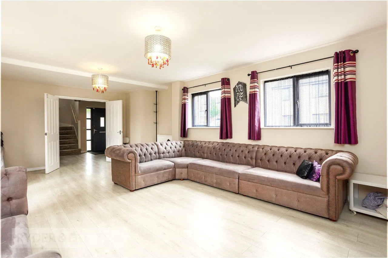 Olivers Court, Oldham, OL9, photo 7