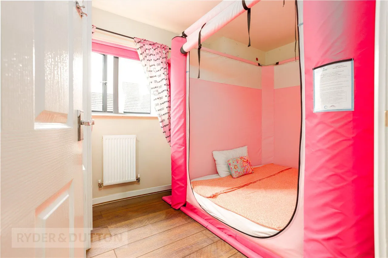 Olivers Court, Oldham, OL9, photo 19