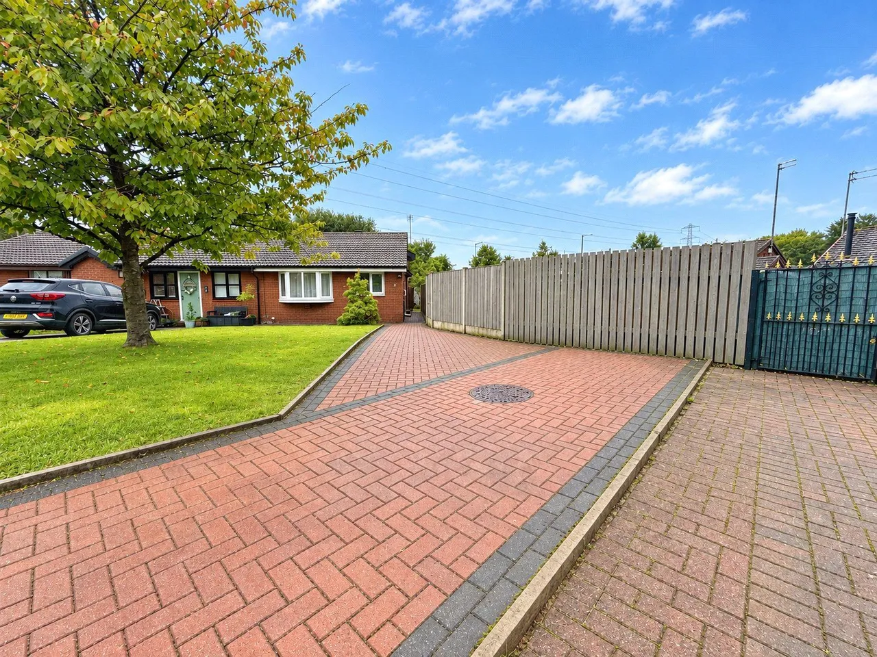 Violet Way, Middleton, M24, photo 17
