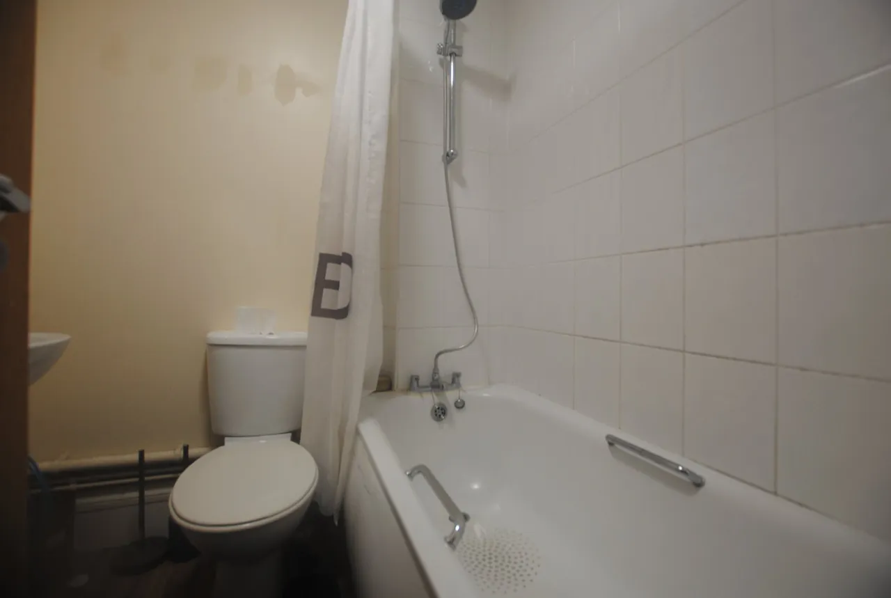 Harmer Street, Gravesend, Kent, DA12 2AX, photo 5