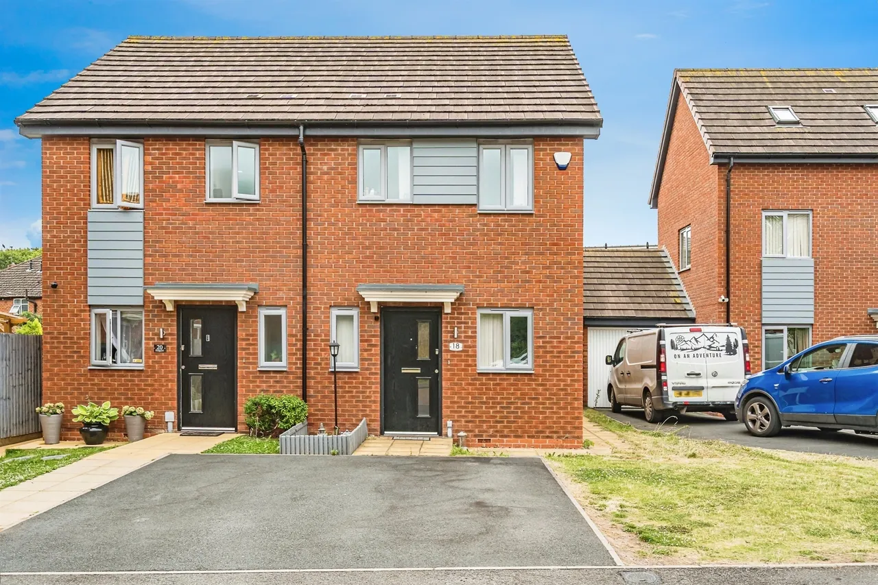 2 bed house for sale — Rosemary Road, Tipton