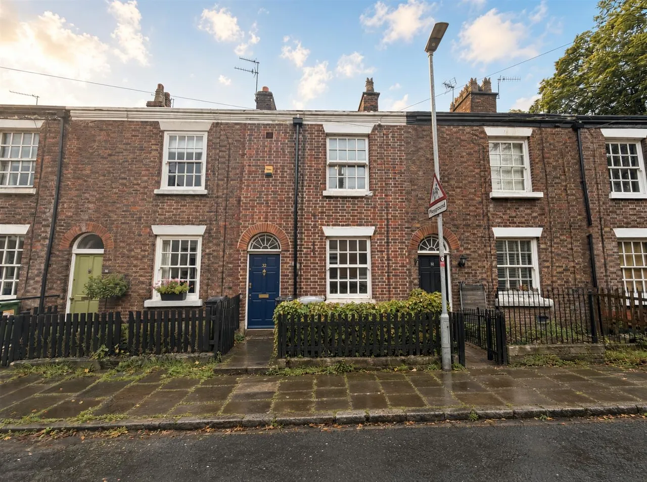 4 bed house to rent, High Street, Macclesfield, SK11
