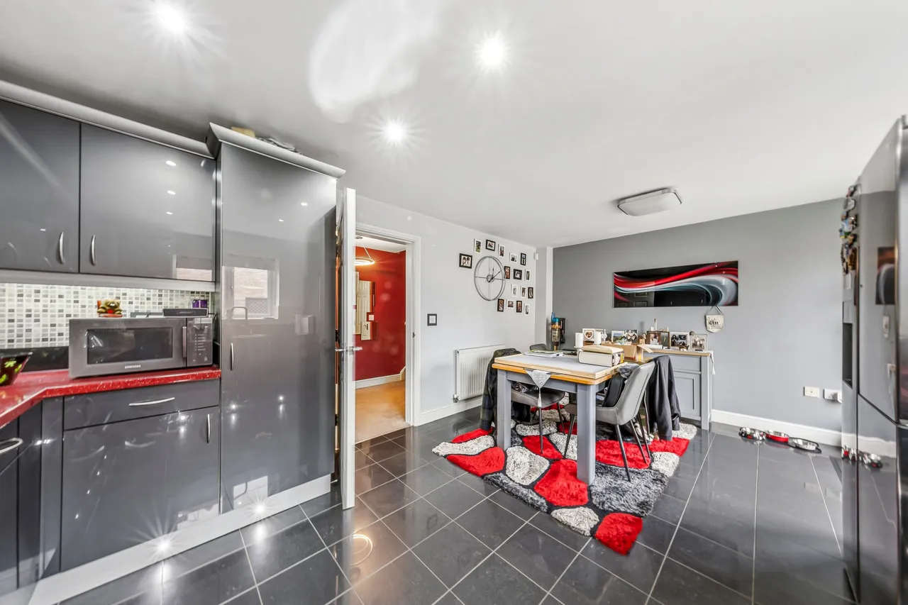 Honeysuckle Avenue, Warrington, WA5, photo 11