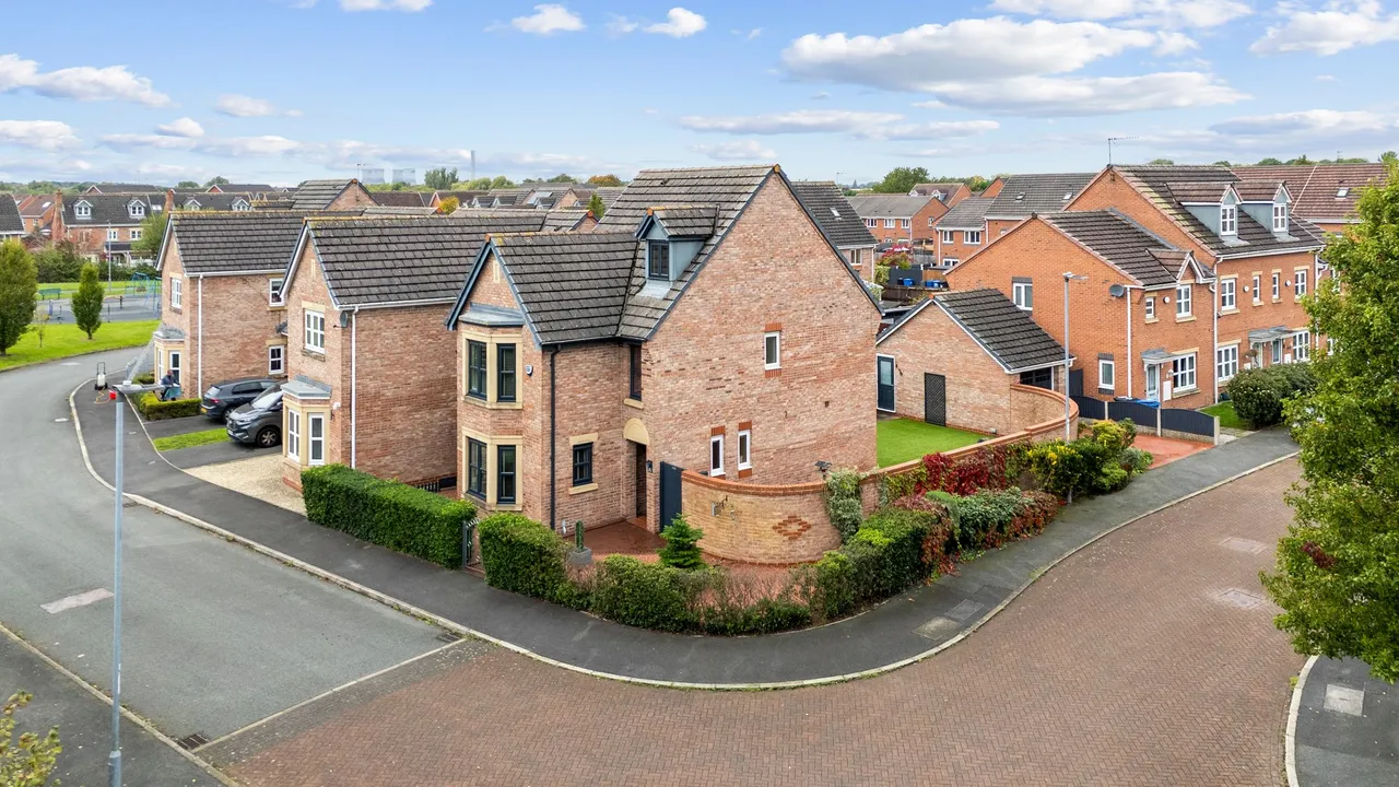 5 bed house for sale, Honeysuckle Avenue, Warrington, WA5