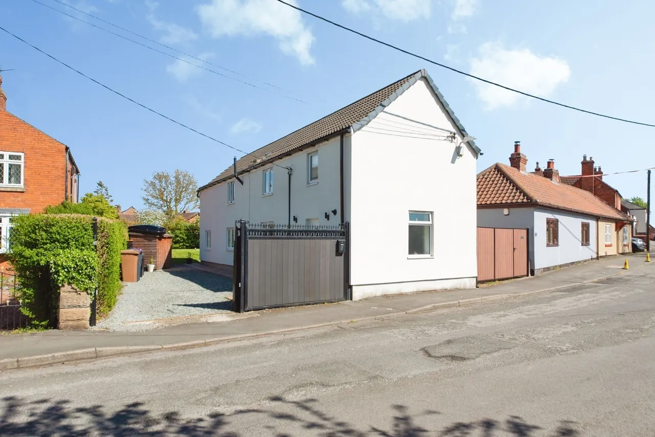 School Lane, North Hykeham, Lincoln, Lincolnshire, LN6, photo 2