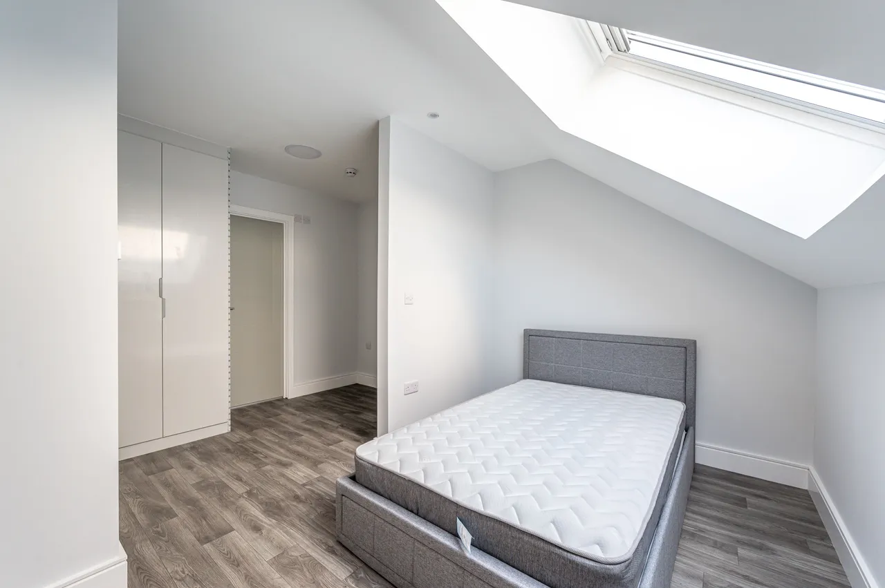 Greenford, UB6, photo 2