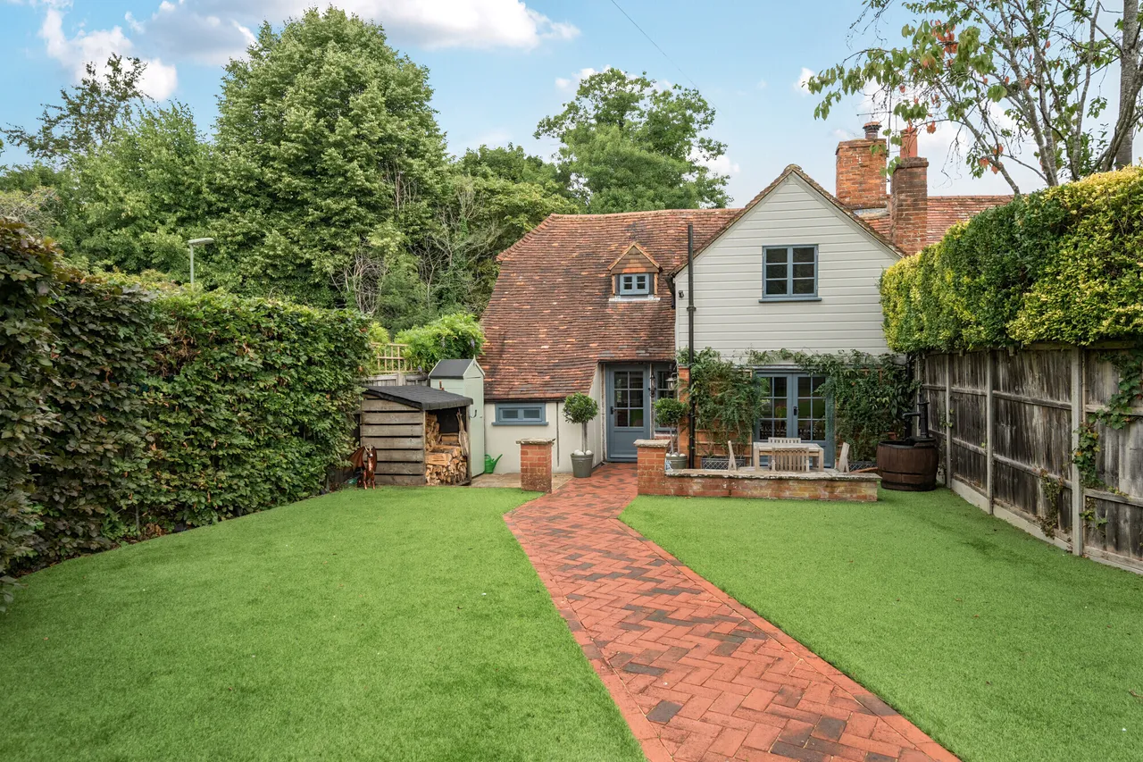 3 bed house for sale — The Street, West Clandon, GU4