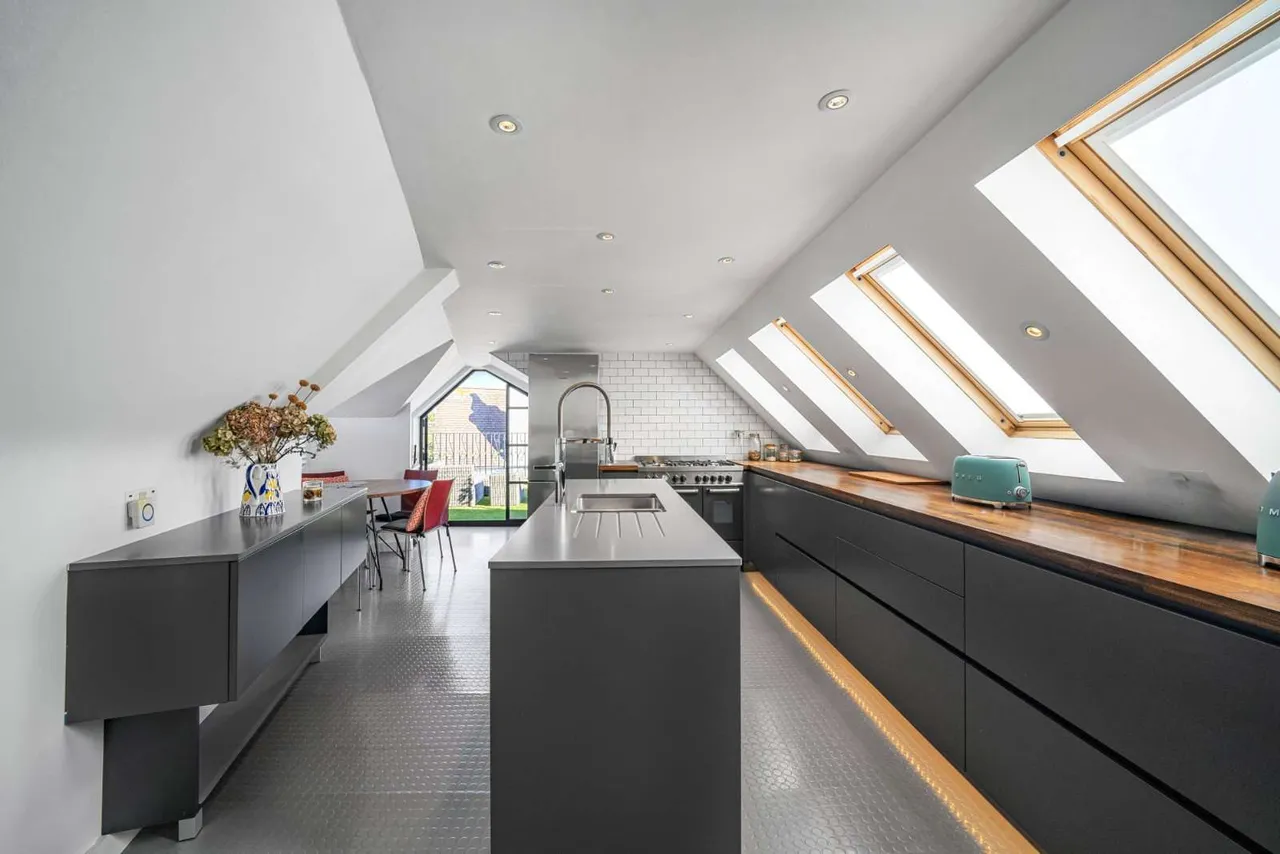 St. Ann's Road, London, SW13, photo 2