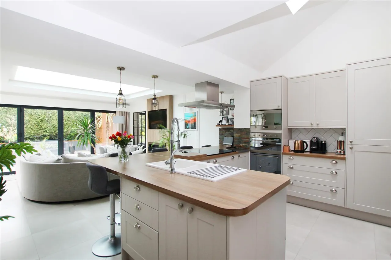 Spring Road, Sarisbury Green, Southampton, photo 3