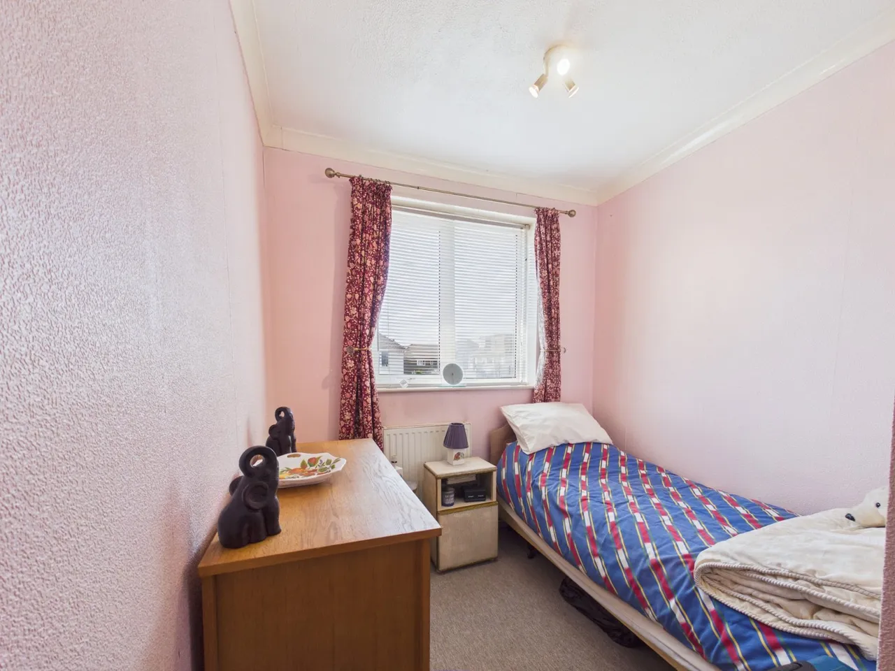 Ashford, Surrey, photo 13