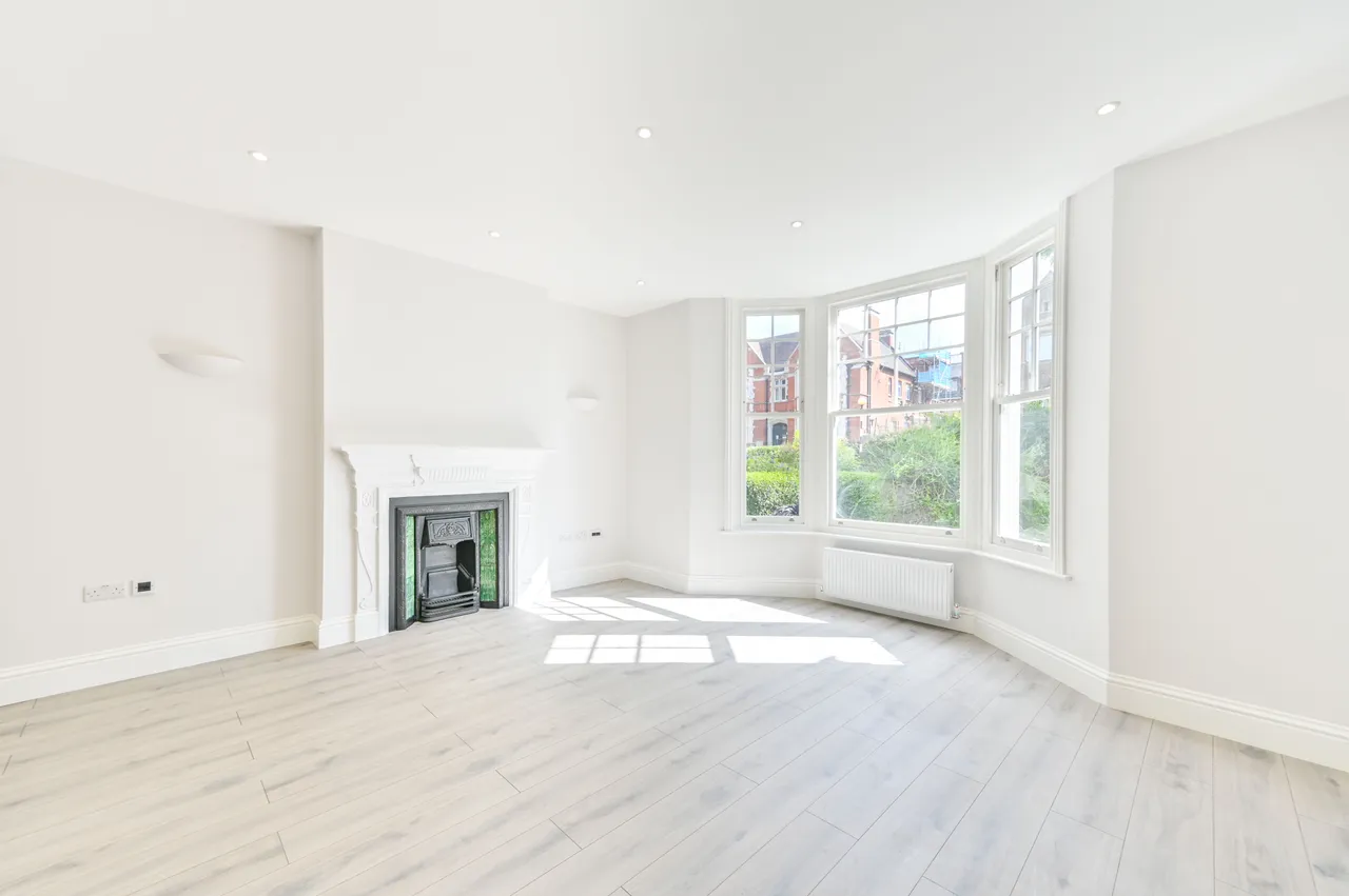 6 Brondesbury Park Mansions, 132 Salusbury Road, London, photo 2