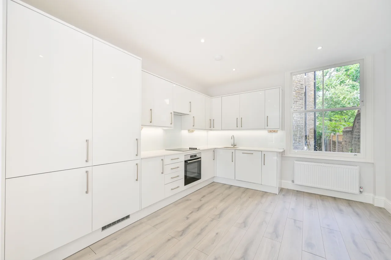 6 Brondesbury Park Mansions, 132 Salusbury Road, London, photo 10