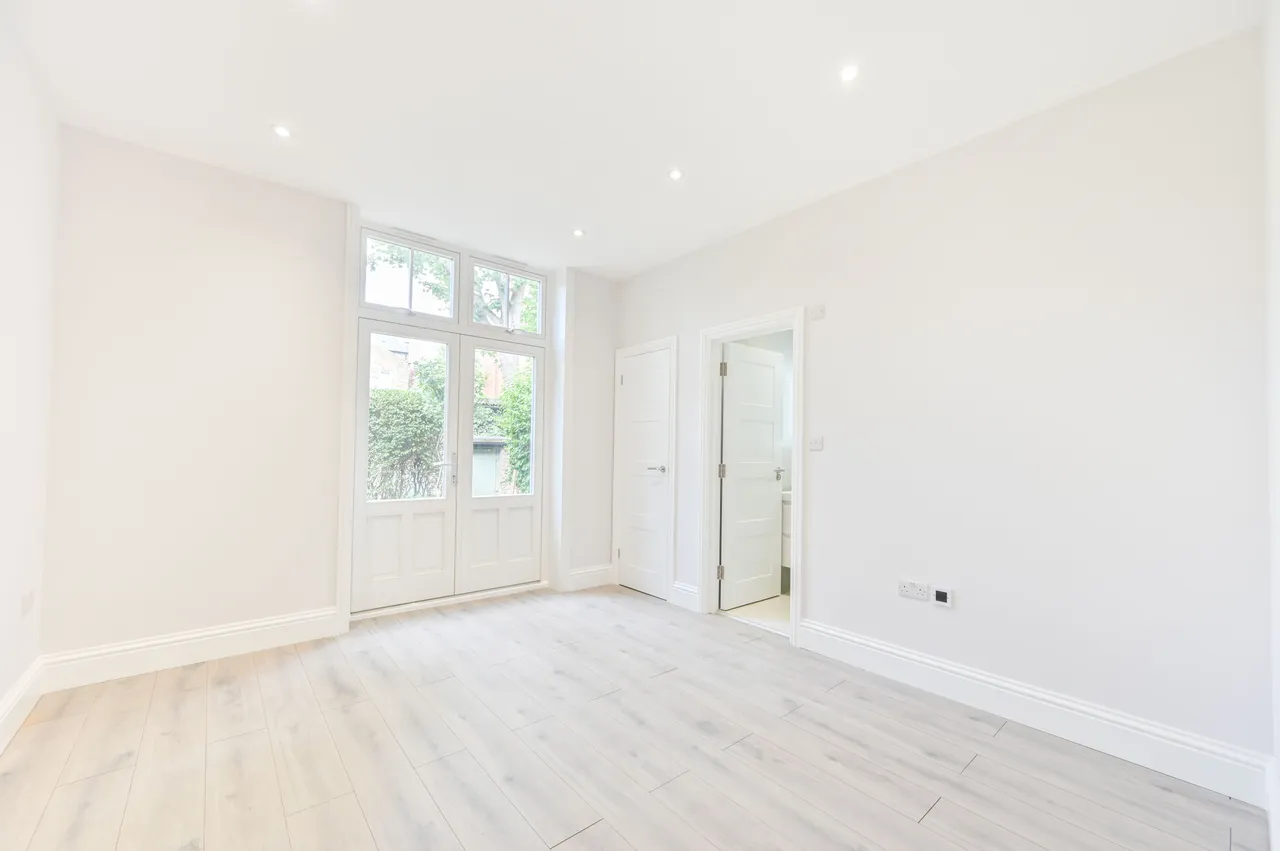6 Brondesbury Park Mansions, 132 Salusbury Road, London, photo 8