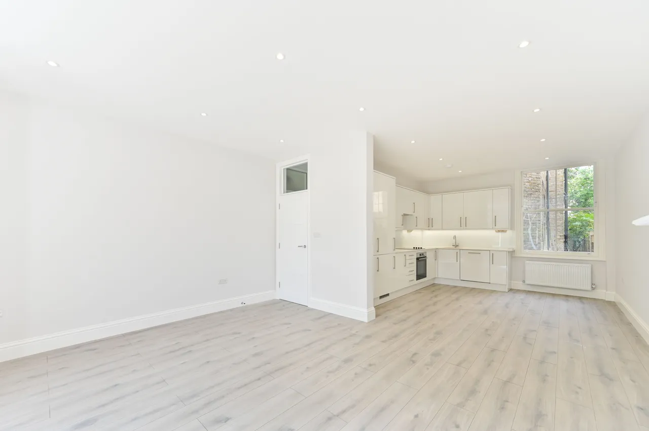 6 Brondesbury Park Mansions, 132 Salusbury Road, London, photo 9