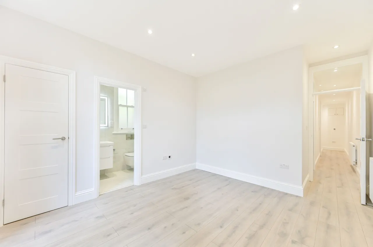 6 Brondesbury Park Mansions, 132 Salusbury Road, London, photo 7