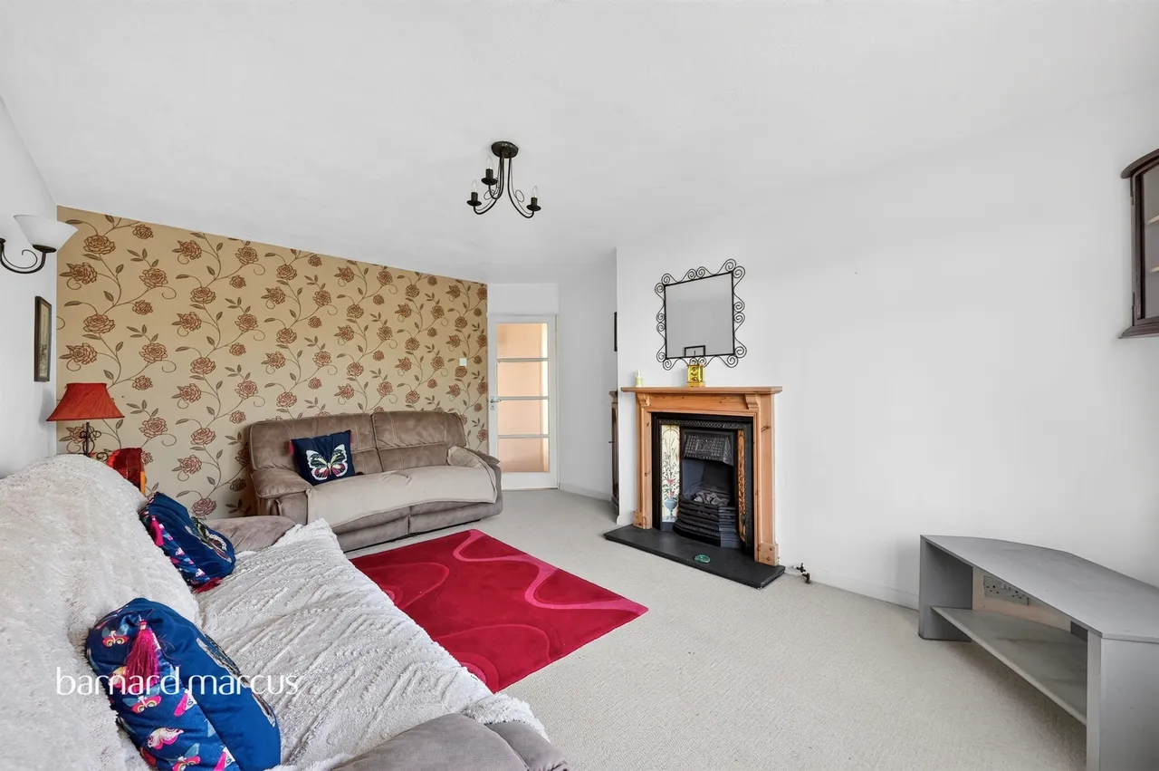 Carnforth Close, Epsom, KT19, photo 3