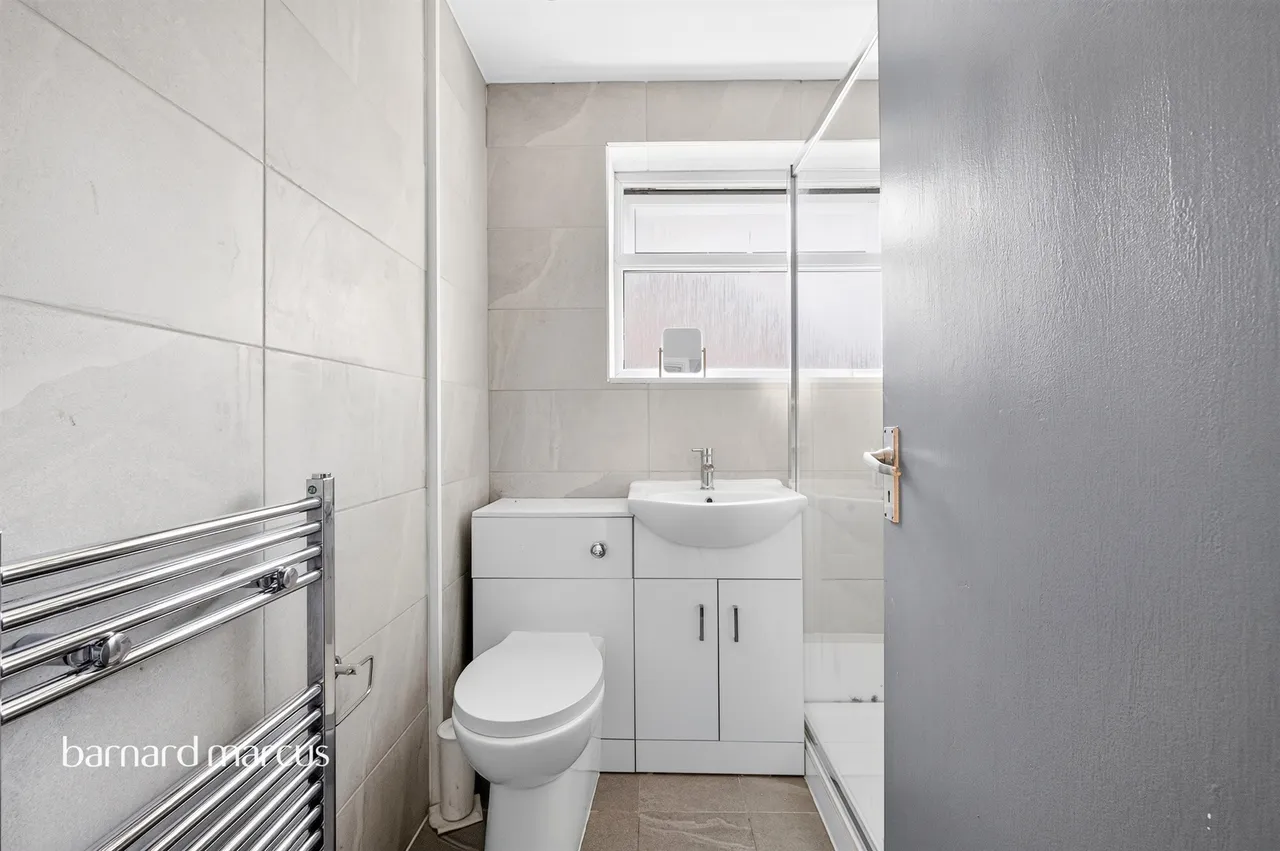 Carnforth Close, Epsom, KT19, photo 8