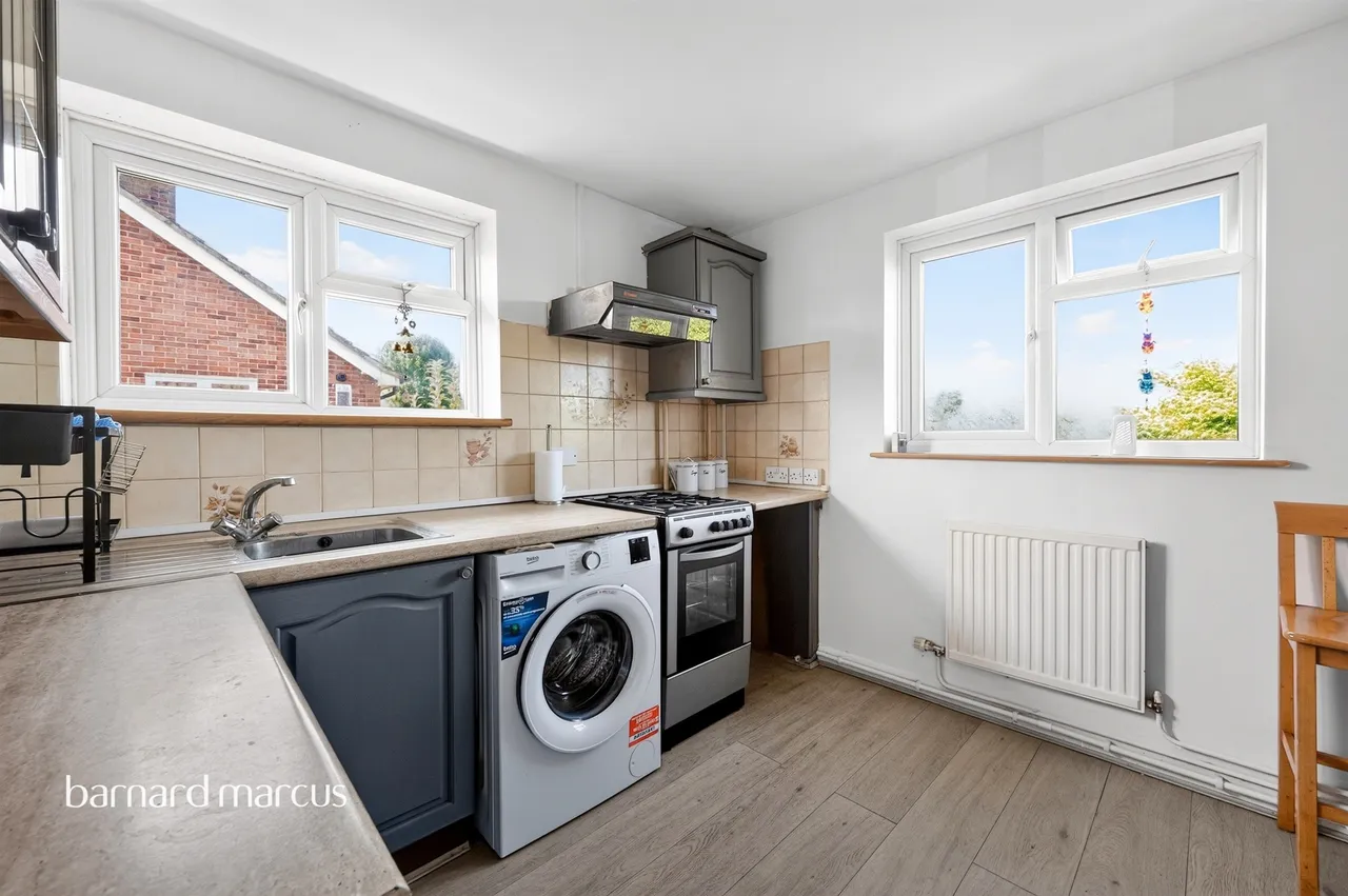 Carnforth Close, Epsom, KT19, photo 4