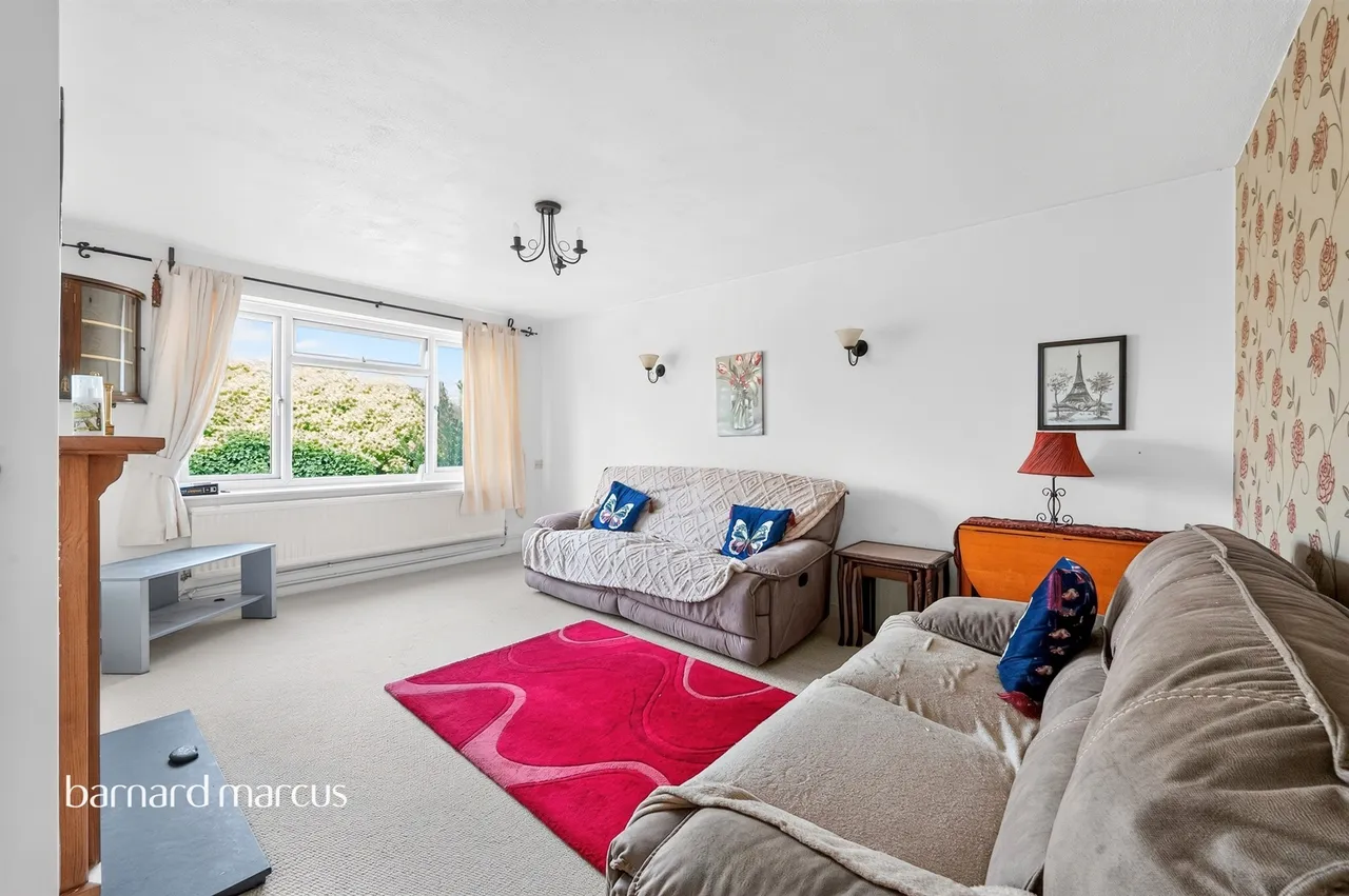 Carnforth Close, Epsom, KT19, photo 2