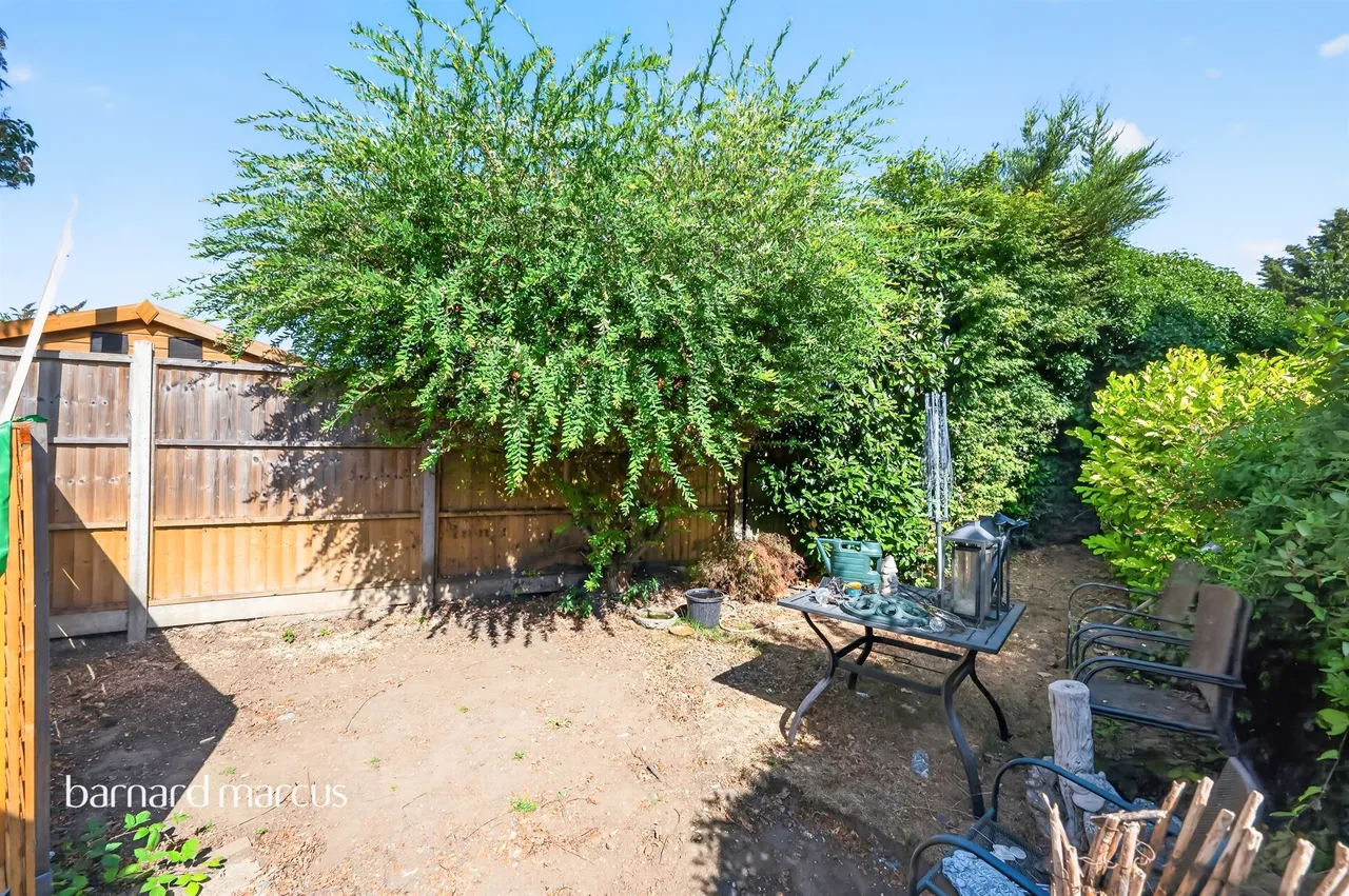 Carnforth Close, Epsom, KT19, photo 9