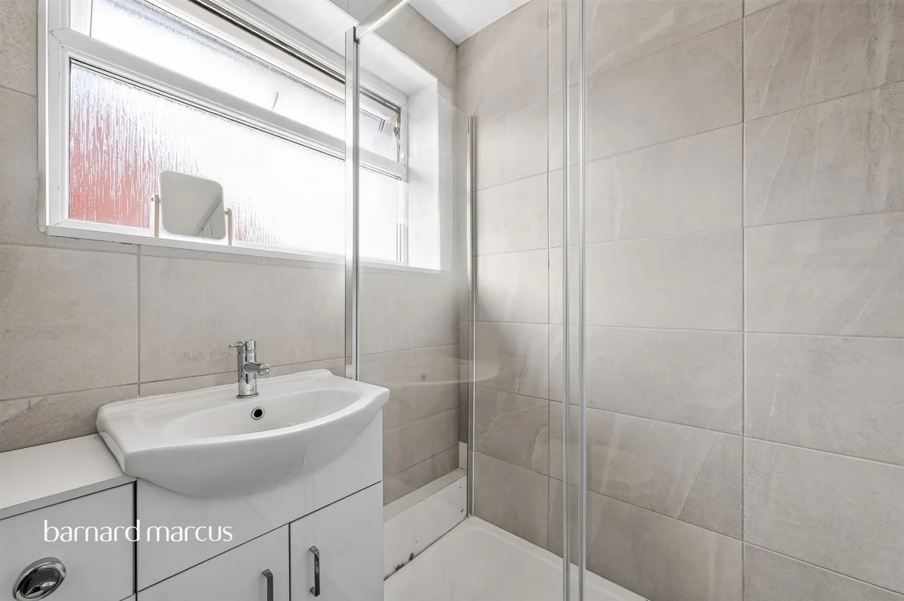 Carnforth Close, Epsom, KT19, photo 7