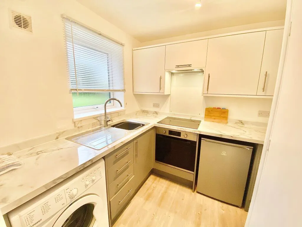 Shurland Avenue, EN4, photo 3