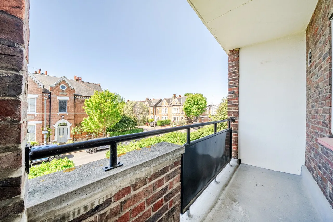 Baskerville Road, Battersea, London, SW18, photo 2