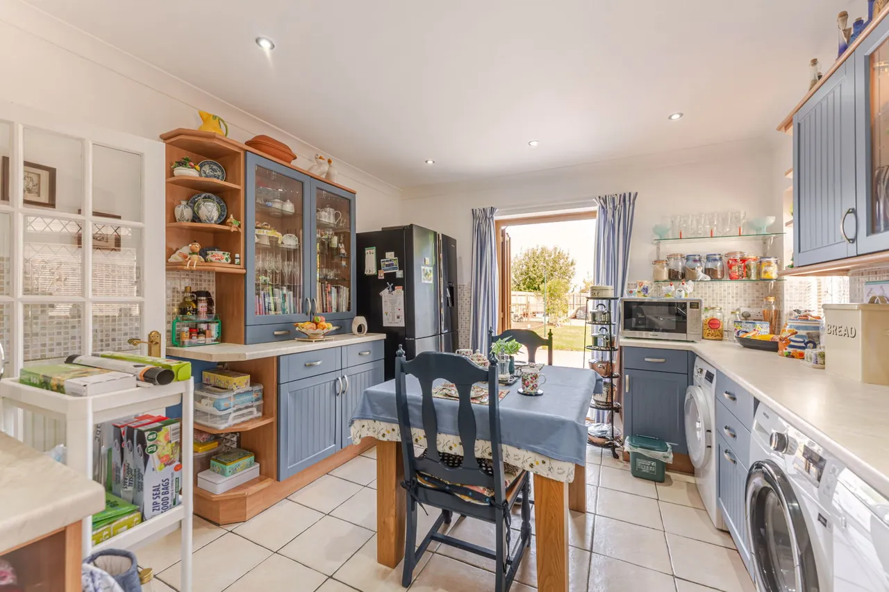 Landor Road, Whitnash, photo 3