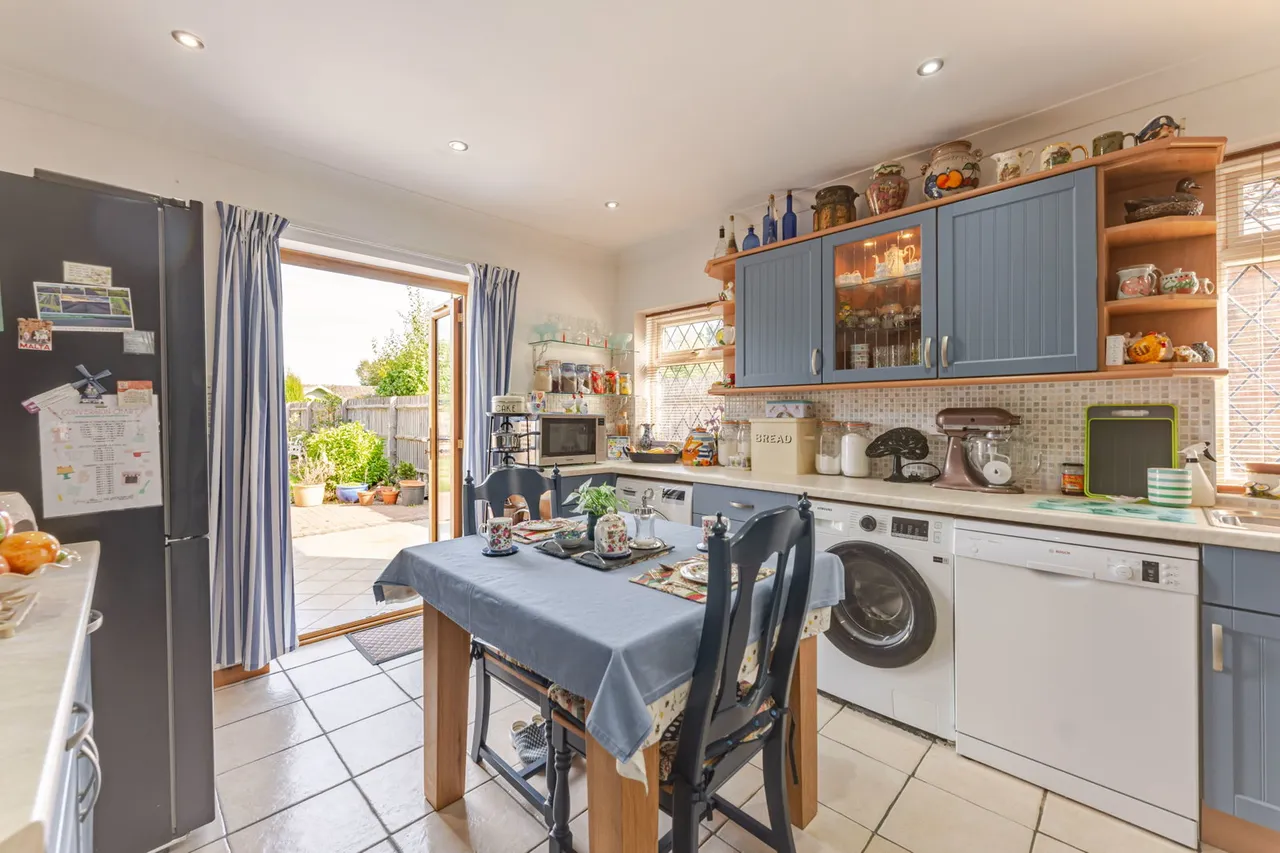 Landor Road, Whitnash, photo 7