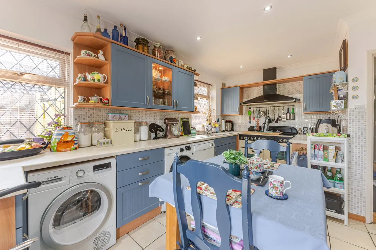 Landor Road, Whitnash, photo 8