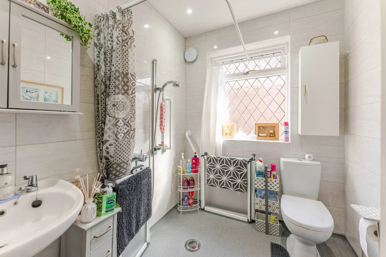 Landor Road, Whitnash, photo 16