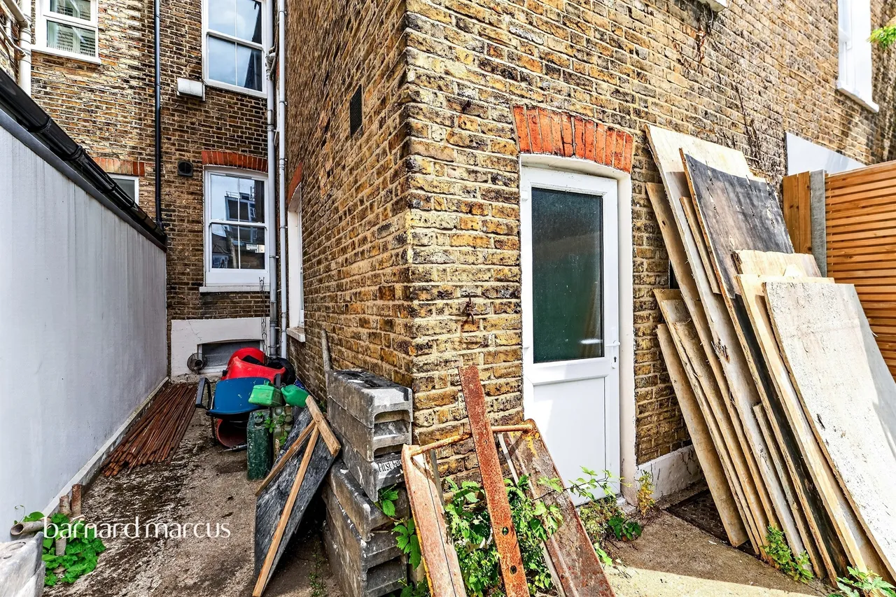 Kathleen Road, London, photo 4