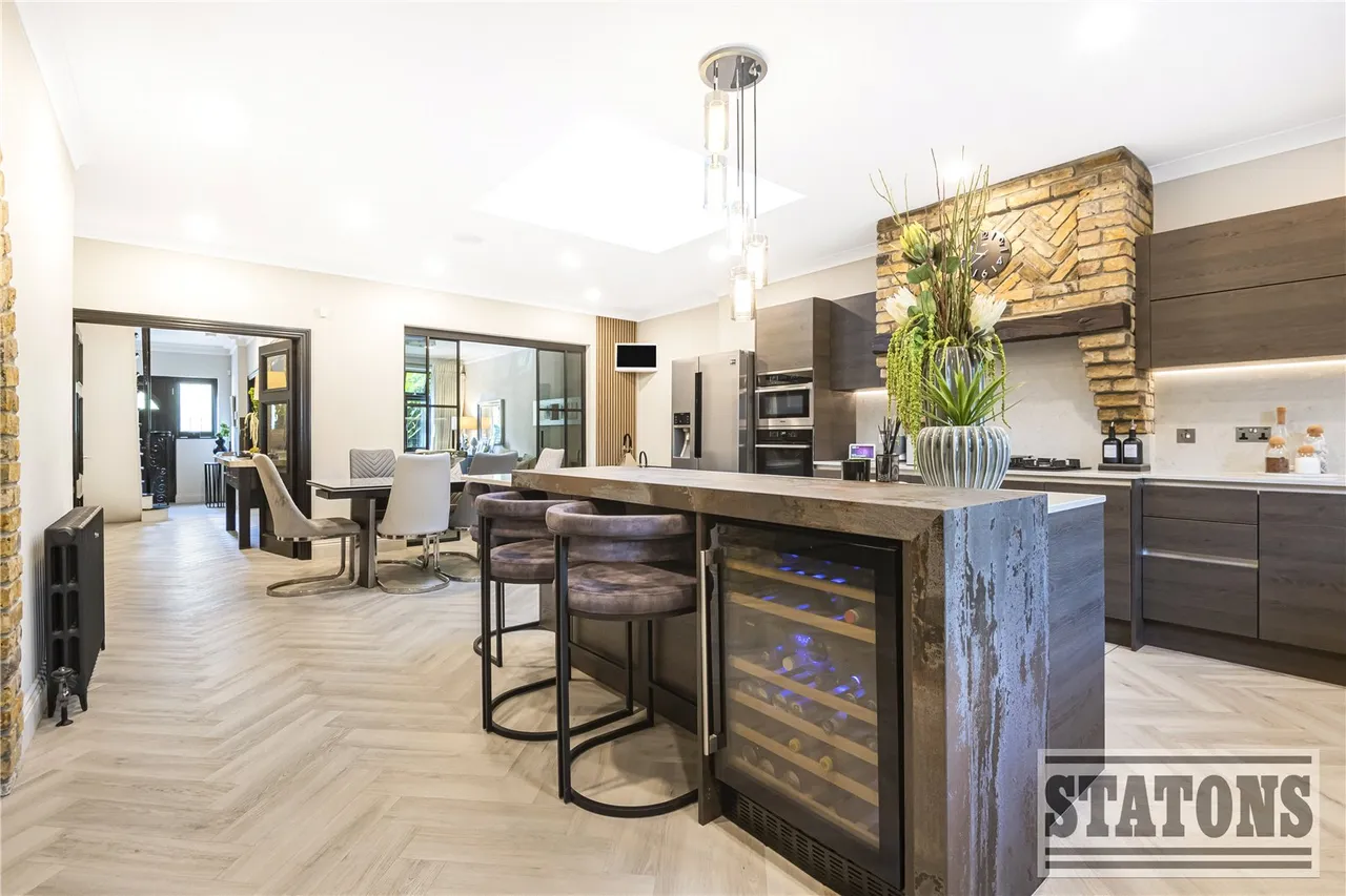 Park Avenue, Enfield, EN1 2HH, photo 6