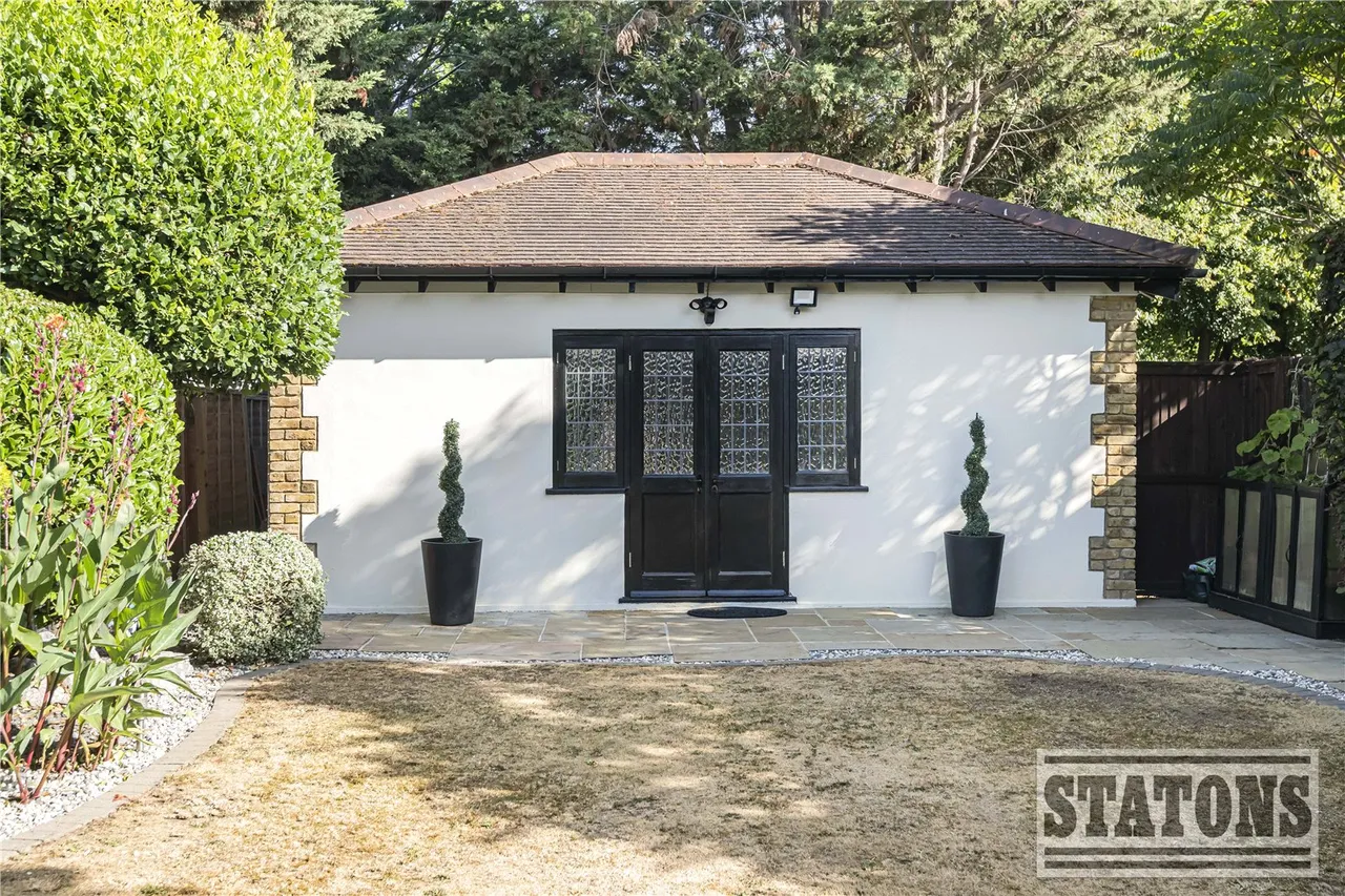 Park Avenue, Enfield, EN1 2HH, photo 32