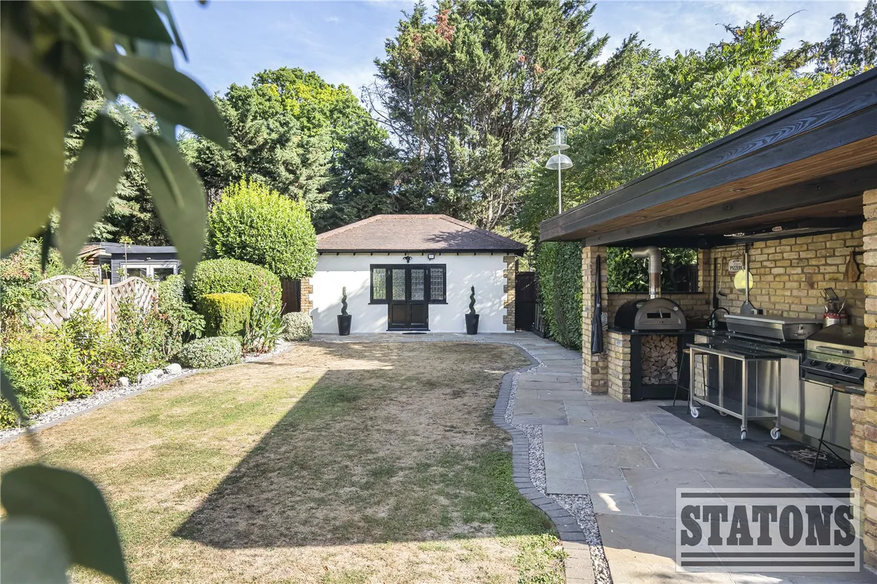 Park Avenue, Enfield, EN1 2HH, photo 31
