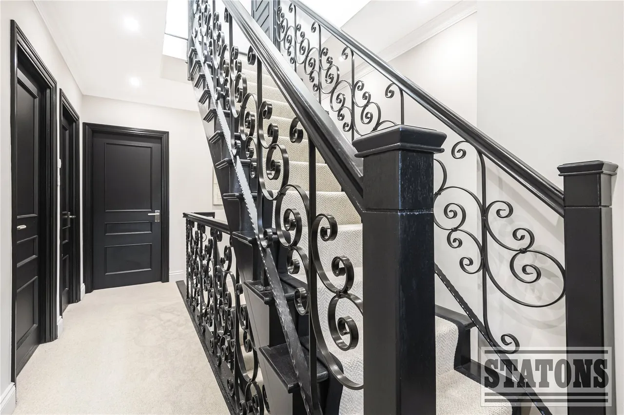 Park Avenue, Enfield, EN1 2HH, photo 24