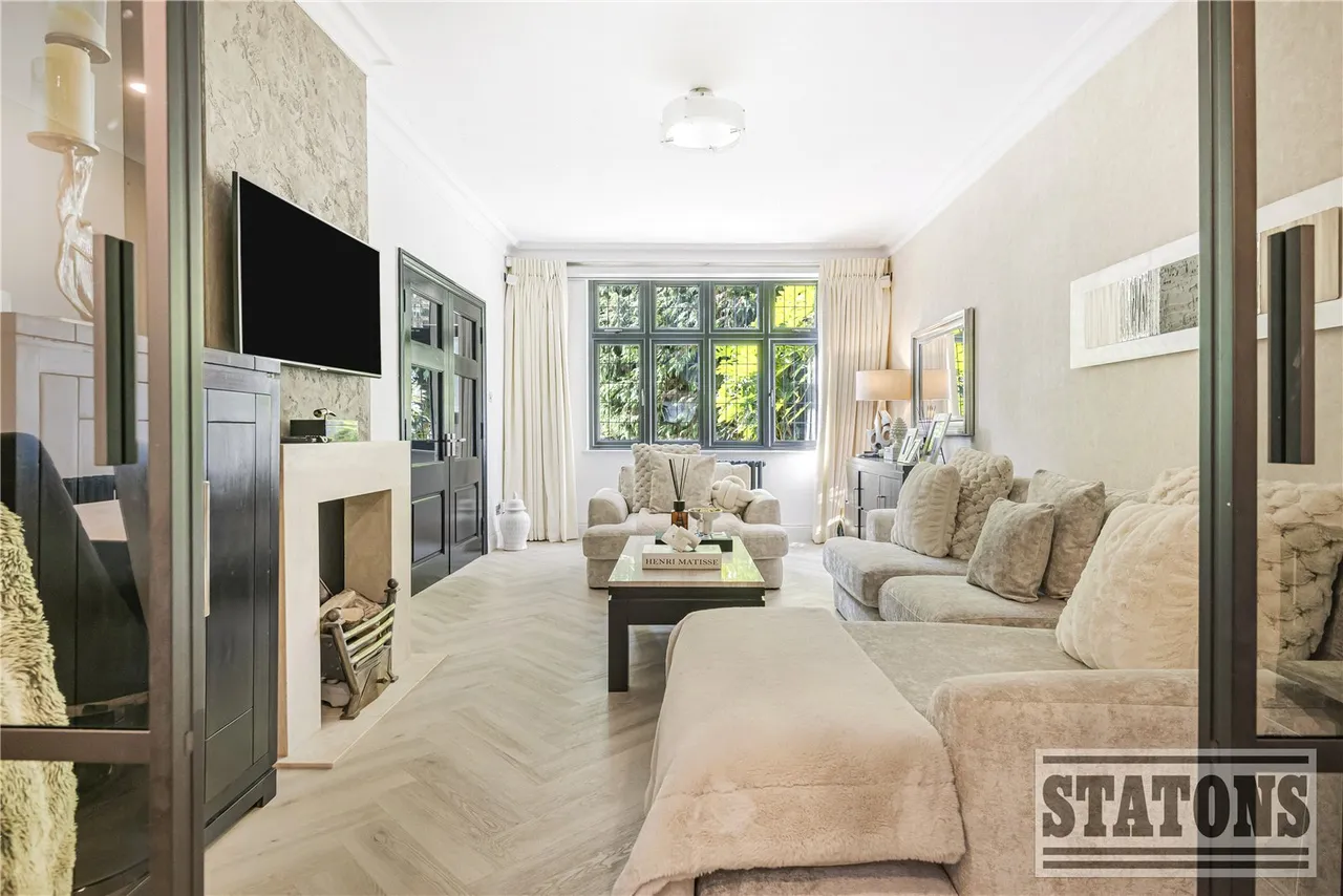 Park Avenue, Enfield, EN1 2HH, photo 11